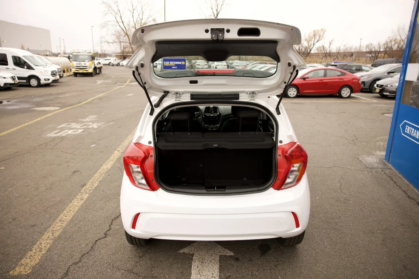 https://files.drivo.com/drivo-uploads/production/images/vehicles/ECAR_2.webp