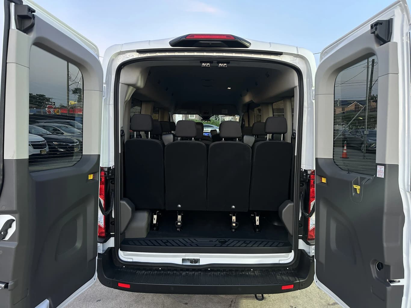 https://files.drivo.com/drivo-uploads/production/images/vehicles/FVAM_2.webp