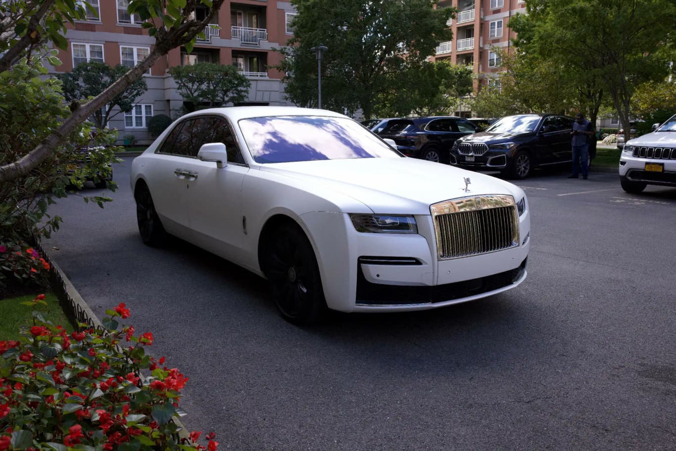 https://files.drivo.com/drivo-uploads/production/images/vehicles/GHST_4.webp