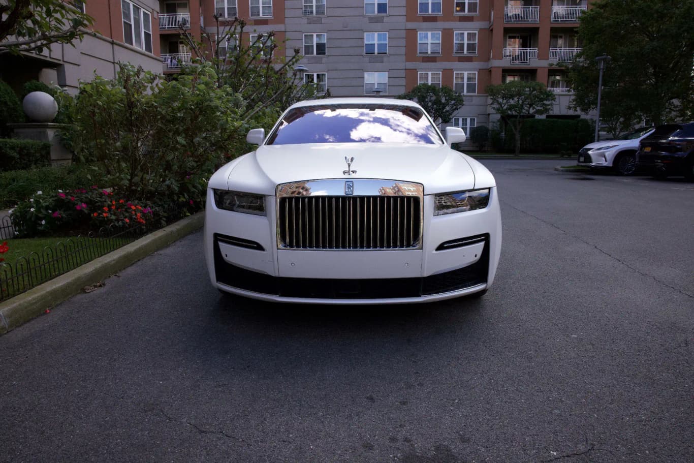 https://files.drivo.com/drivo-uploads/production/images/vehicles/GHST_5.webp