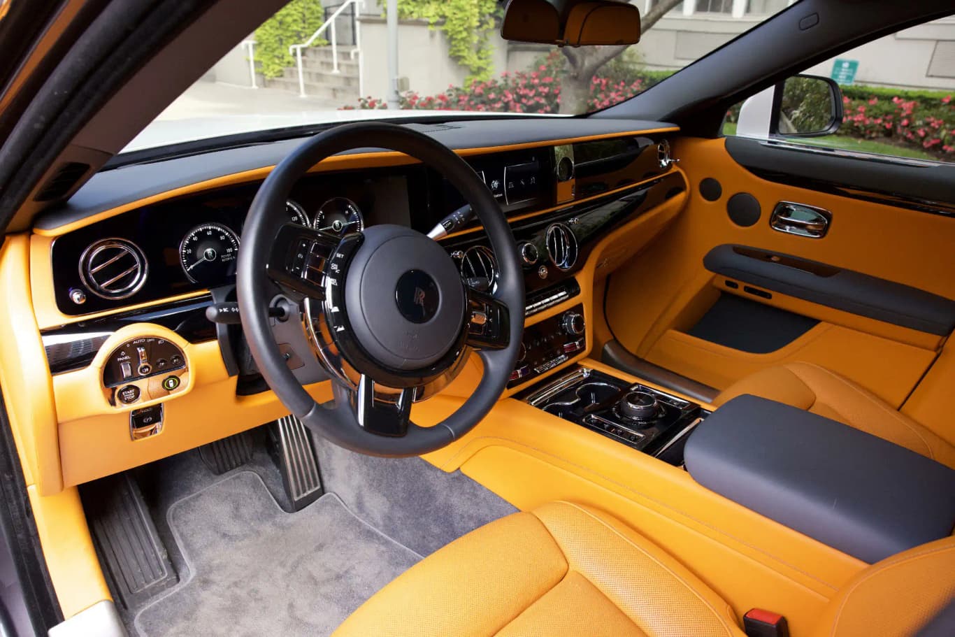 https://files.drivo.com/drivo-uploads/production/images/vehicles/GHST_7.webp