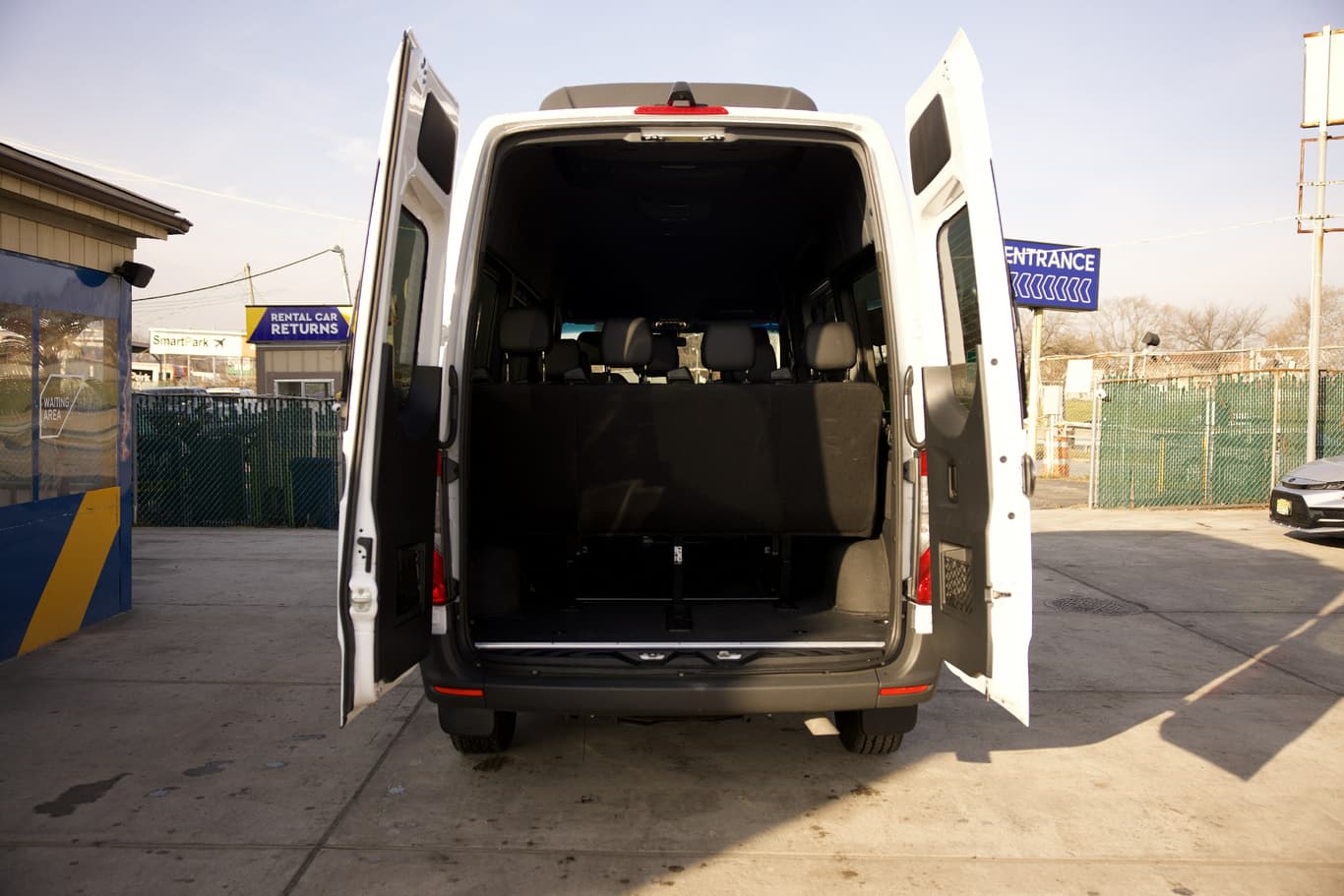 https://files.drivo.com/drivo-uploads/production/images/vehicles/IMG_6913_vi8f4Wr.jpg