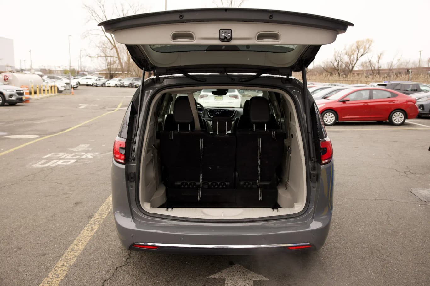 https://files.drivo.com/drivo-uploads/production/images/vehicles/MVAR_2.webp