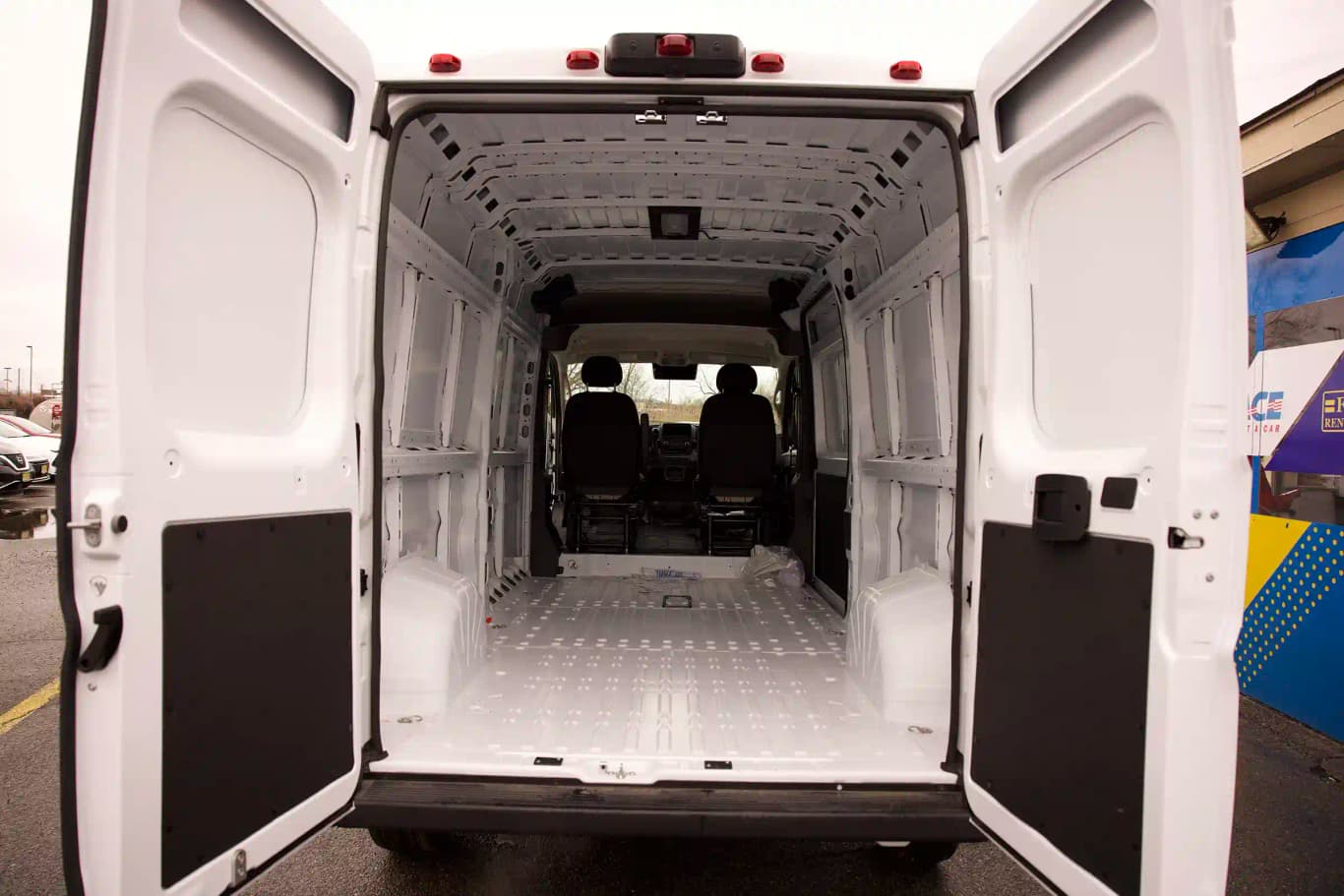https://files.drivo.com/drivo-uploads/production/images/vehicles/SKER_3_bqLEUjp.webp