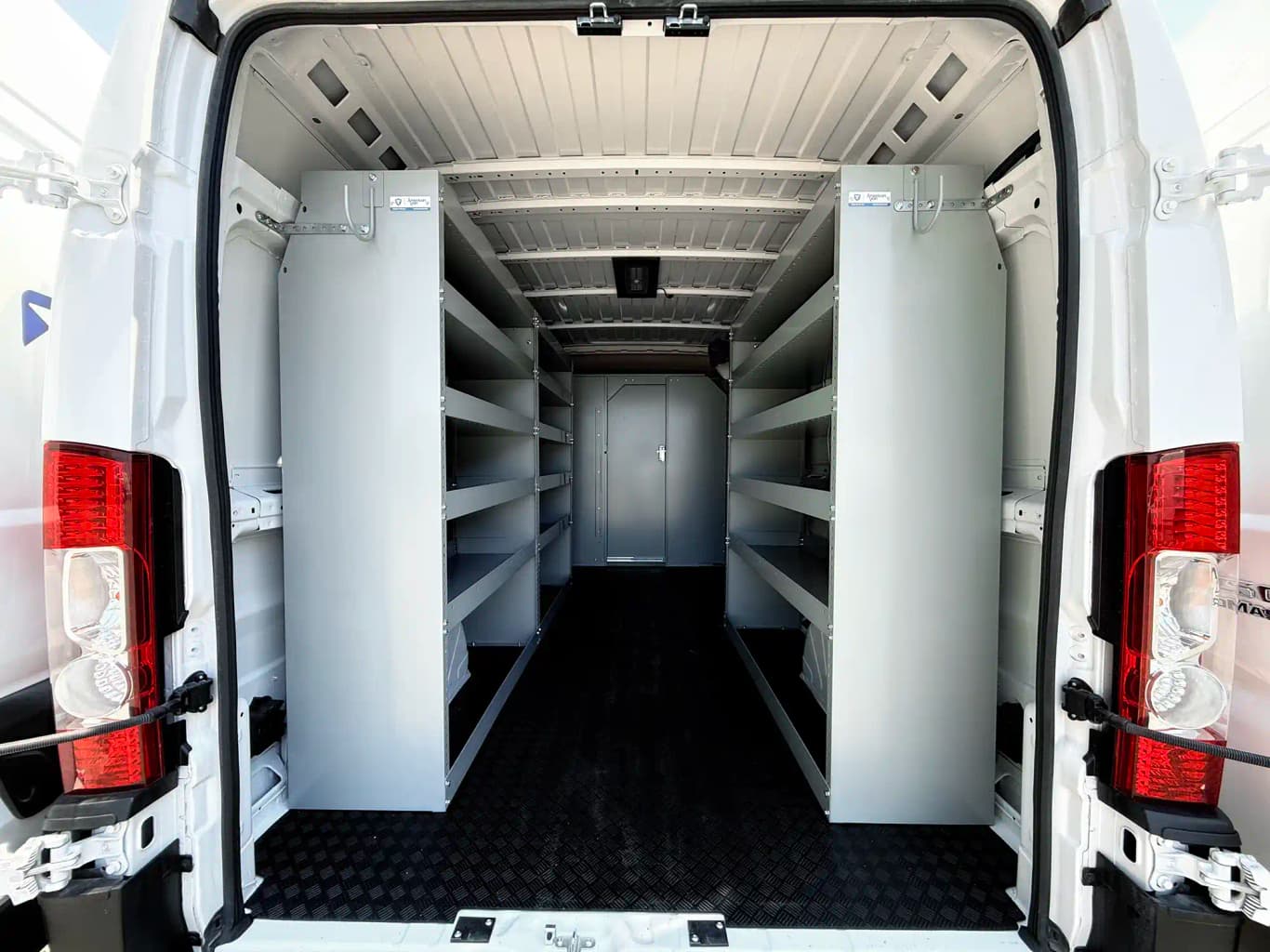https://files.drivo.com/drivo-uploads/production/images/vehicles/SKLL_2.webp