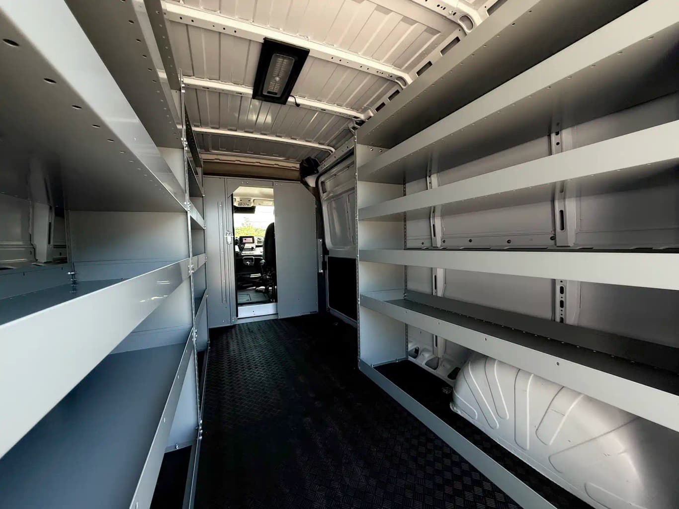 https://files.drivo.com/drivo-uploads/production/images/vehicles/SKLL_3.webp