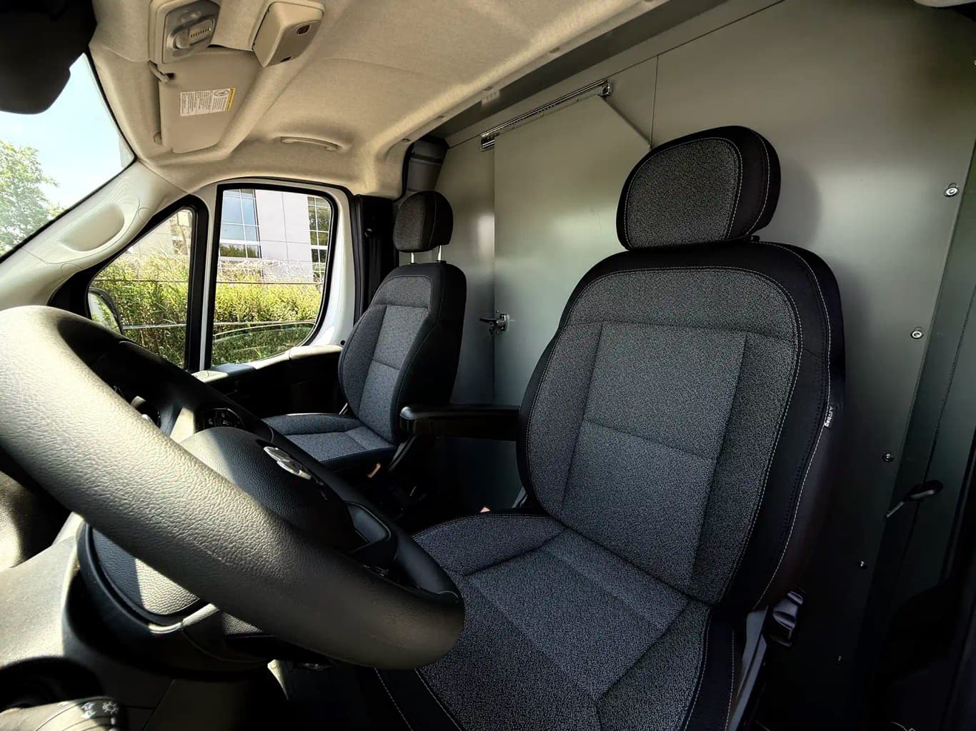 https://files.drivo.com/drivo-uploads/production/images/vehicles/SKLL_5.webp
