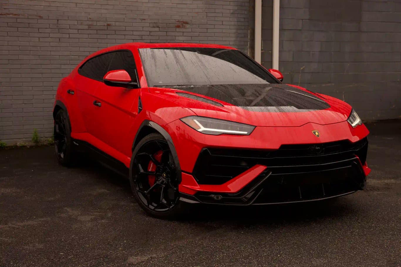 https://files.drivo.com/drivo-uploads/production/images/vehicles/URUS_3.webp