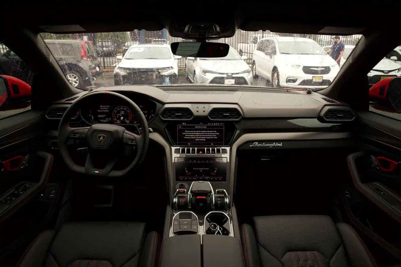 https://files.drivo.com/drivo-uploads/production/images/vehicles/URUS_4.webp